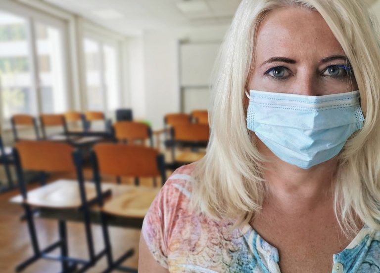 Scuola, il pressing dei presidi: "vaccino obbligatorio per insegnanti"