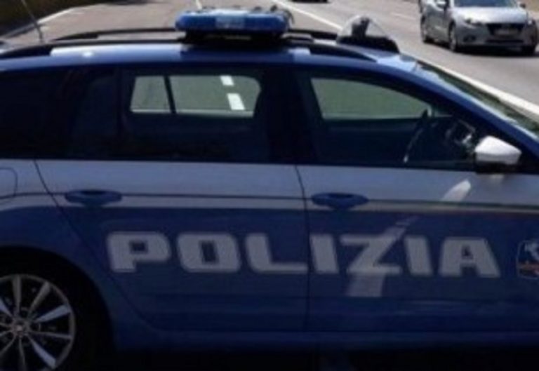 La Polizia indaga sul suicidio a via Coroglio