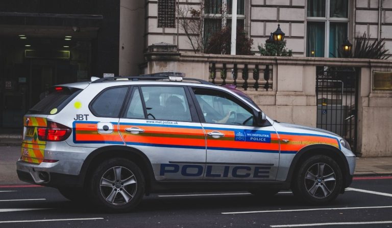 Bambino agente trovati morti