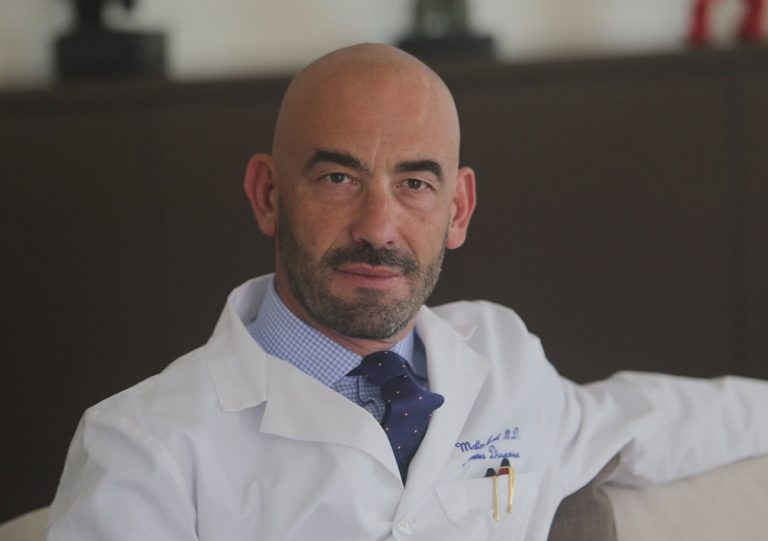 Matteo Bassetti minacciato per strada