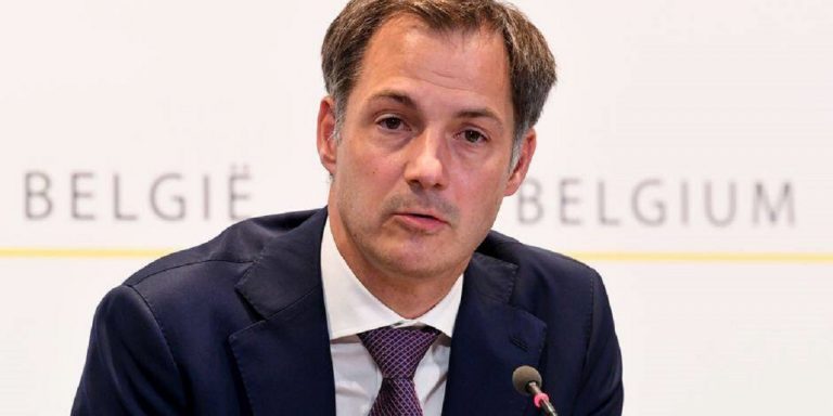 Scandalo in Belgio: premier perde la testa per una pornostar