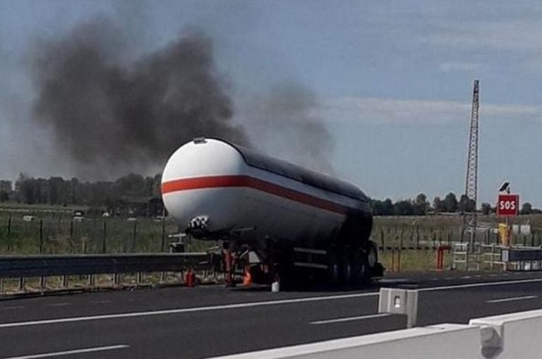 La cisterna che ha preso fuoco
