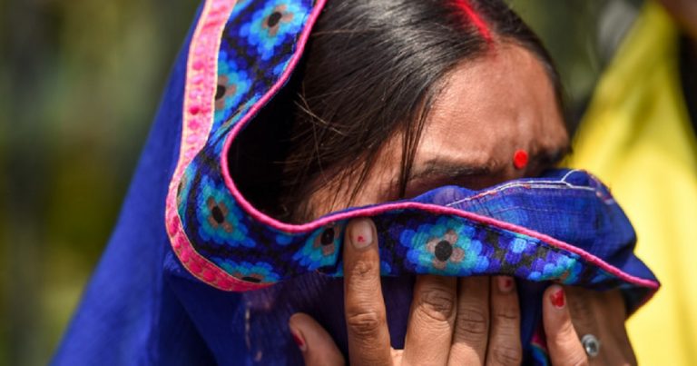 India donna accusa politico