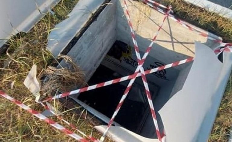 Il lucernario sfondato dopo l'incidente