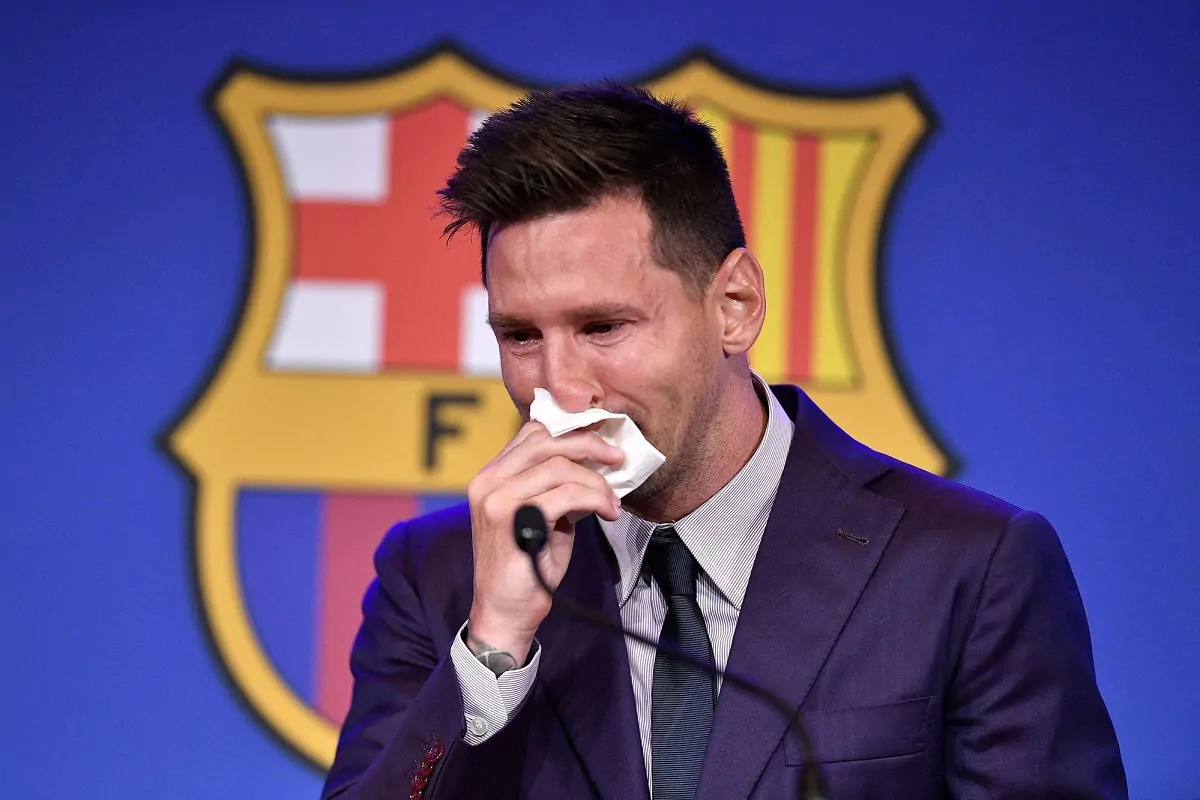 Messi, addio al Barcellona in lacrime: la conferenza stampa