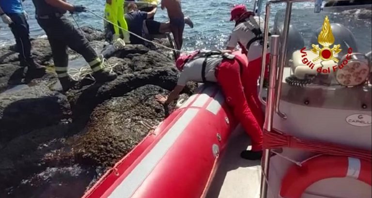 Sacerdote salvato da un malore in mare