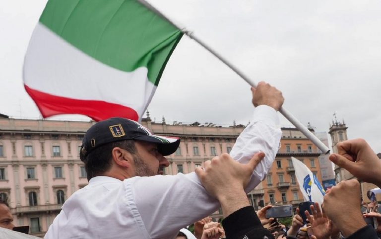 Matteo Salvini durante un comizio milanese