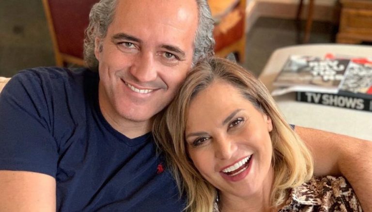 Giovanni Terzi, compagno di Simona Ventura, si rivolge ai No Vax: "Vaccinatevi"