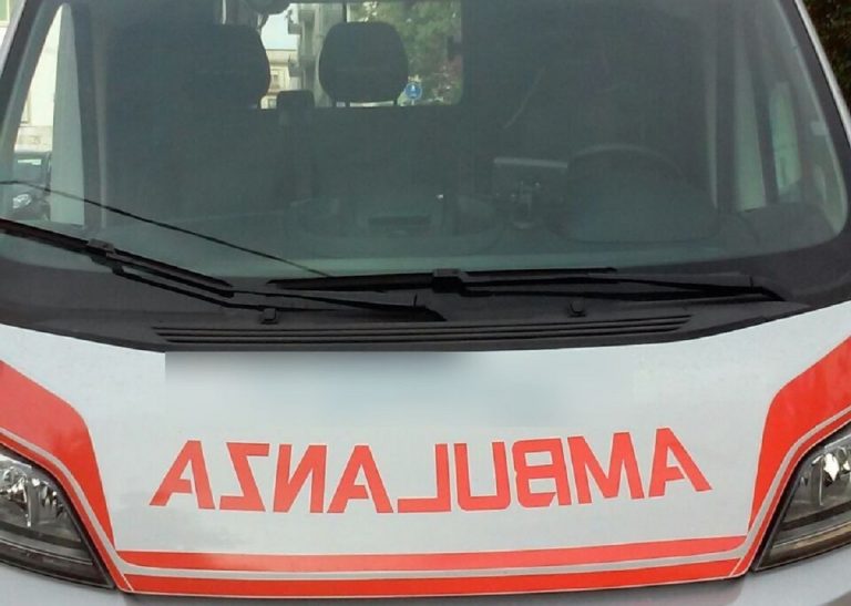 Soccorsi per un 44enne no vax che ha tentato il suicidio