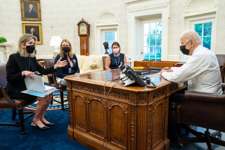 Biden riunione per uragano Ida