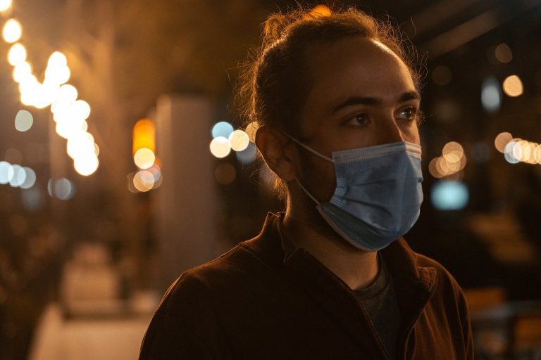 Zone rosse e restrizioni mirate in tre regioni