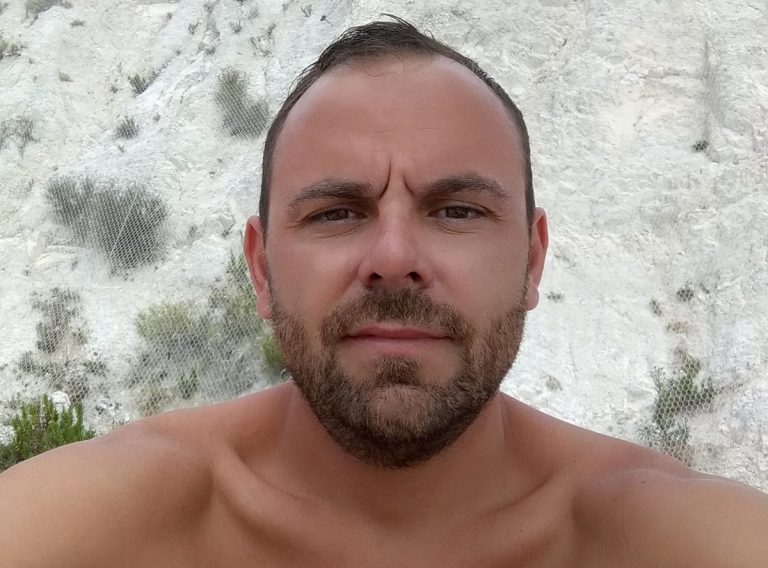 Andrea Campana perde la vita, la compagna lo sposa al funerale