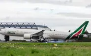Alitalia, problemi con bagagli: la compagnia esorta all'uso del bagaglio a mano