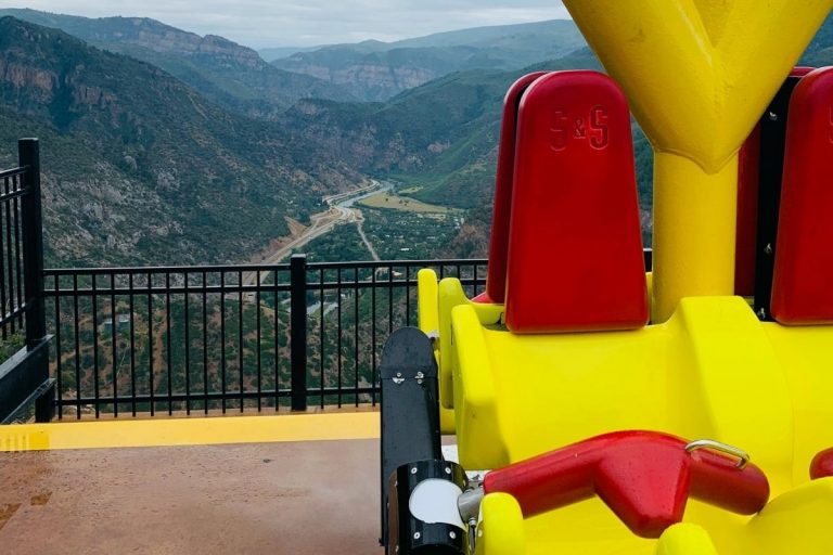 Bimba precipita giostra Colorado