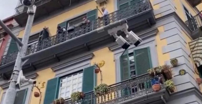 Bimbo morto Napoli testimone