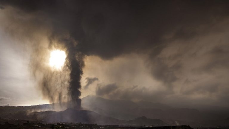 Eruzione alle Canarie, aumenta attività del vulcano: nuove evacuazioni