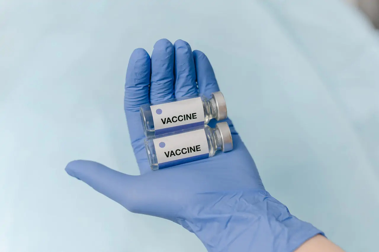 Regno Unito: gli esperti non raccomandano (per ora) il vaccino anti-Covid tra i 12 e 15 anni