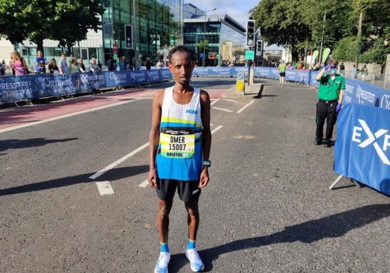 Vince la mezza maratona di Bristol, squalificato