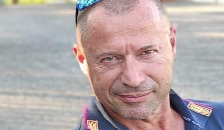 Morto poliziotto no vax