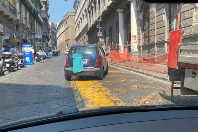Napoli coprono targhe auto