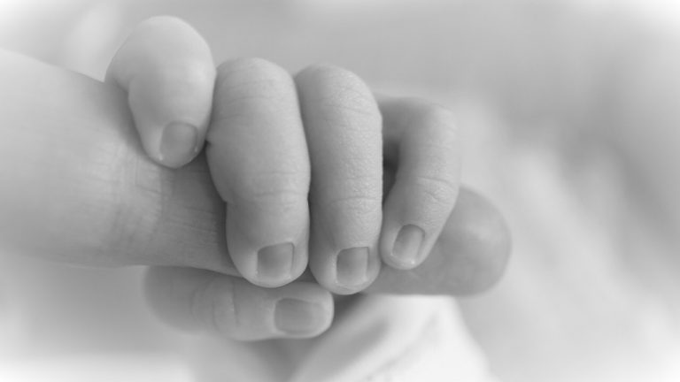 Neonata morta a Napoli, la madre era positiva al Covid