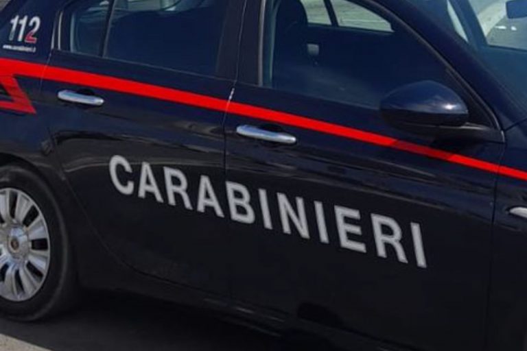 Picchia la moglie e tenta di farla abortire a Ostia, arrestato