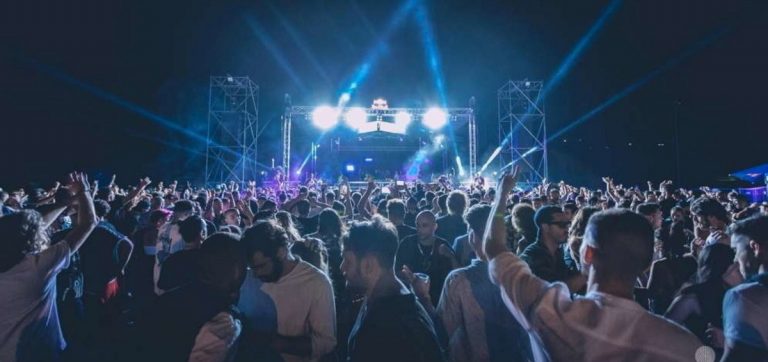Riapertura discoteche, Pregliasco: "A Capodanno se curva stabile"