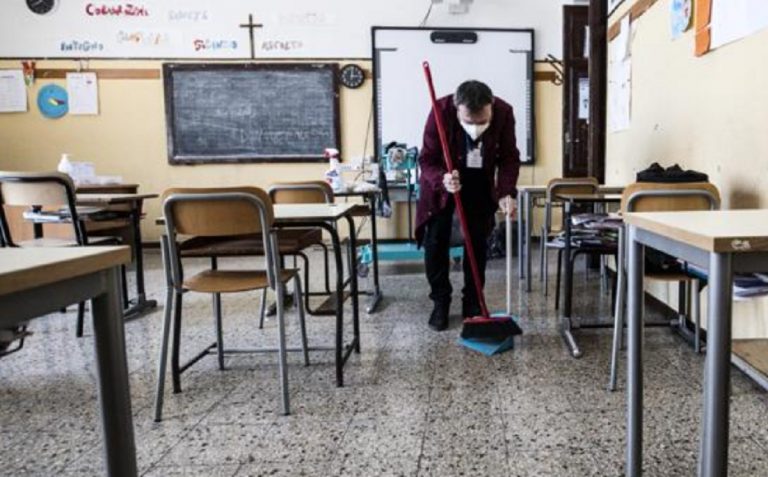 Prof senza green pass a Torino