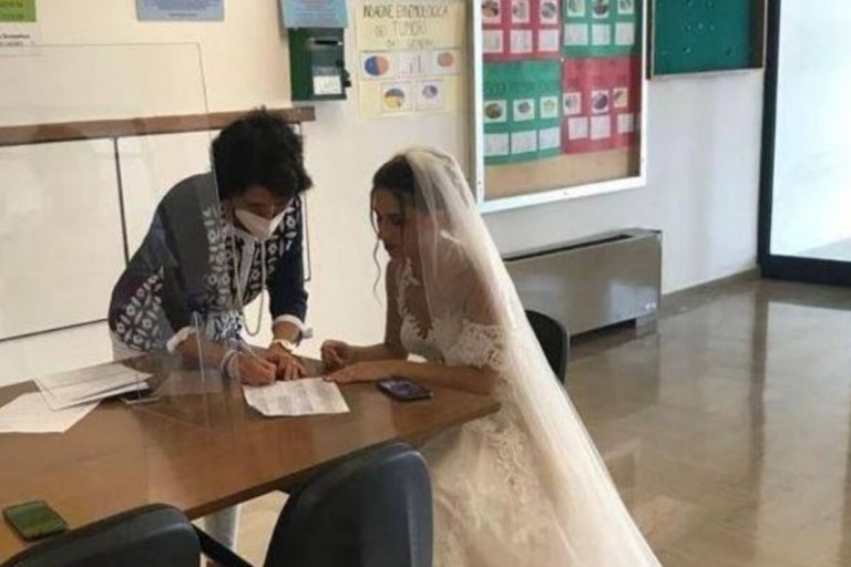 Prof di matematica vestita da sposa