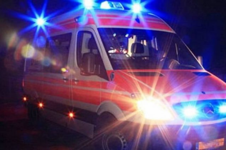 Madre si suicida