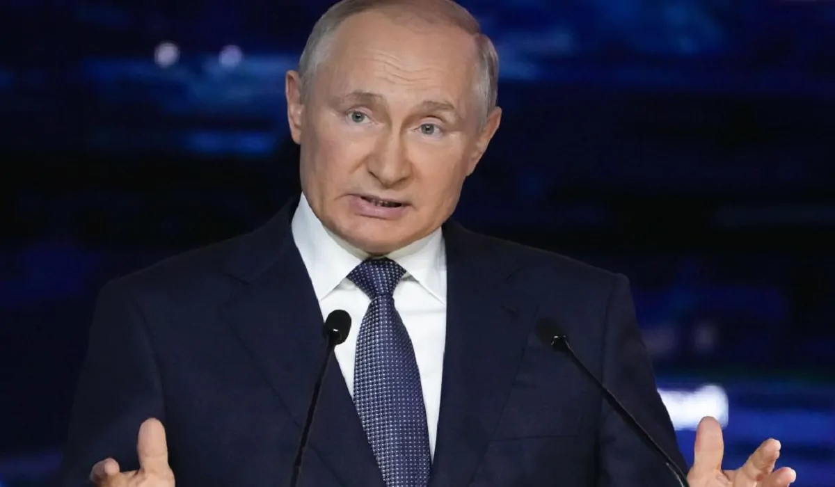 Russia: Putin in isolamento, Covid tra i collaboratori