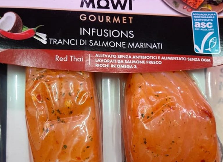 Una confezione del salmone Mowi Gourmet