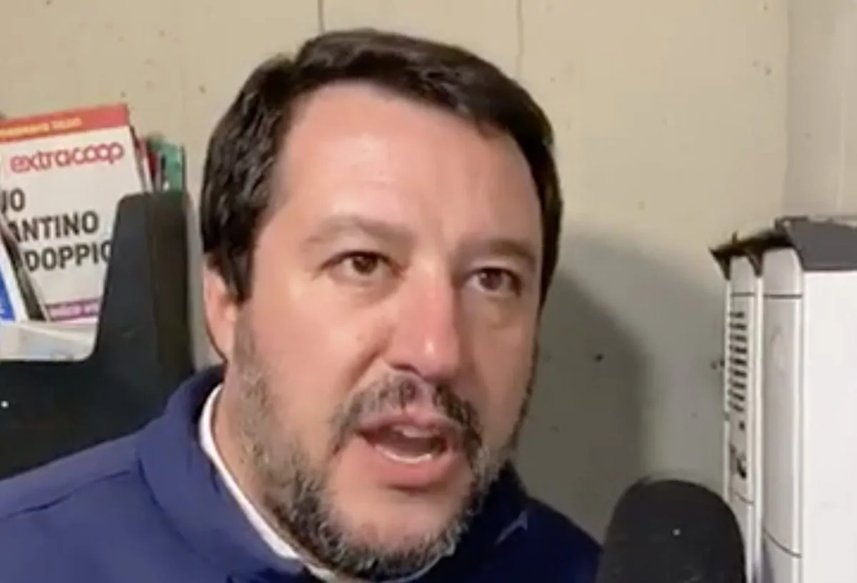 Matteo Salvini durante la "famosa" citofonata