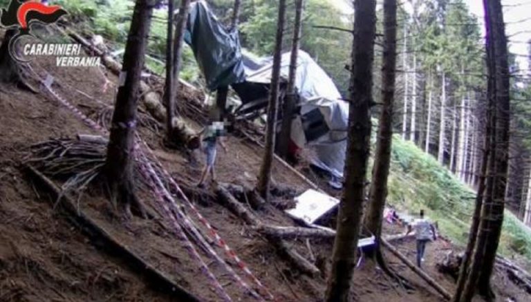 Strage del Mottarone, ragazzi violano i sigilli