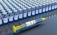 Terza dose del vaccino Covid assieme all'antinfluenzale, il piano del Ministero