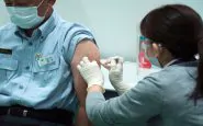 Vaccino Covid, in Giappone trovate fiale Pfizer contaminate