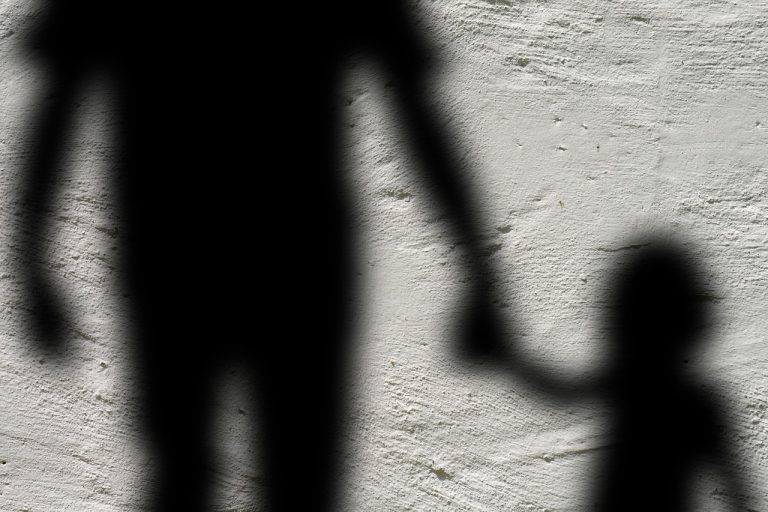 Padre abusava della figlioletta di 6 anni