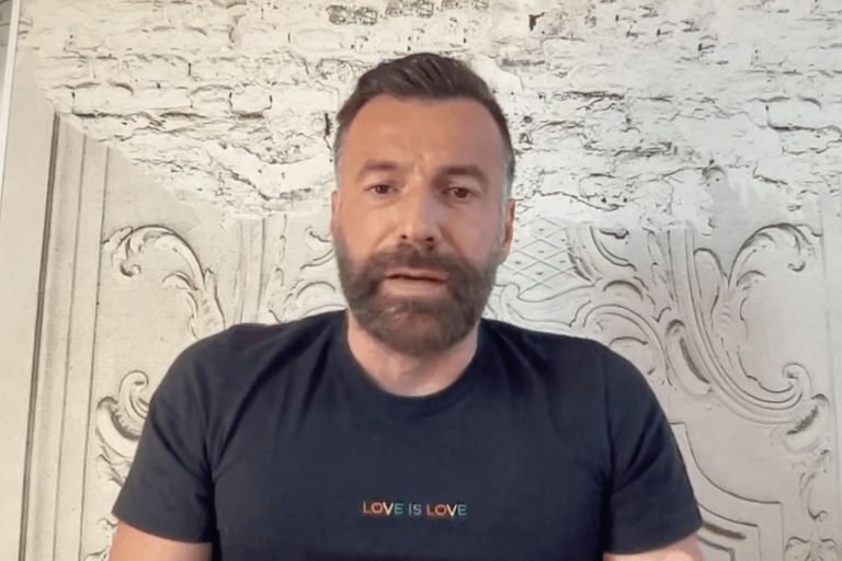 deputato lega bacia uomo
