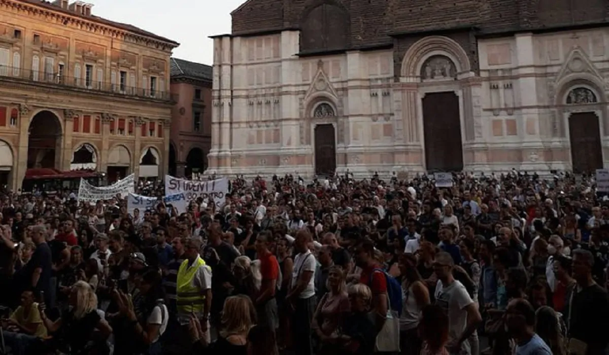 manifestazione a bologna no green pass