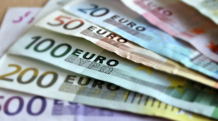 tabaccaio trova 15mila euro