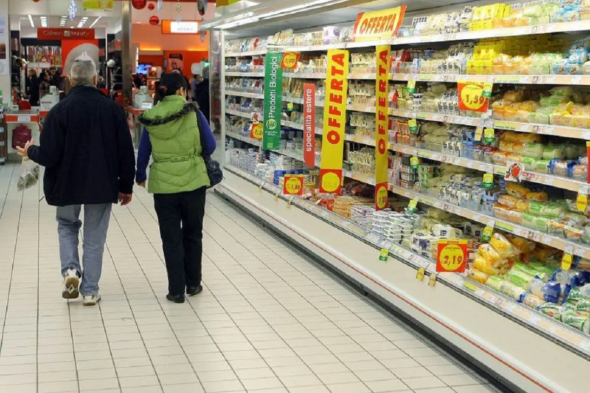Frammenti di vetri in diversi alimenti venduti nei supermercati: scatta il ritiro del Ministero