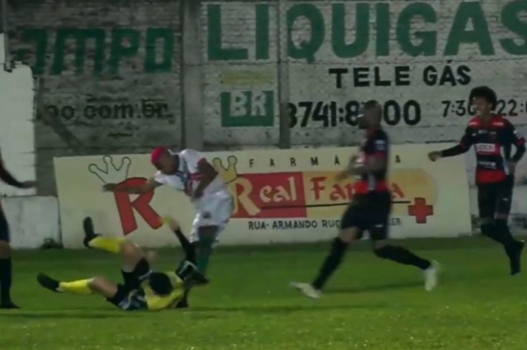 Aggressione arbitro in Brasile