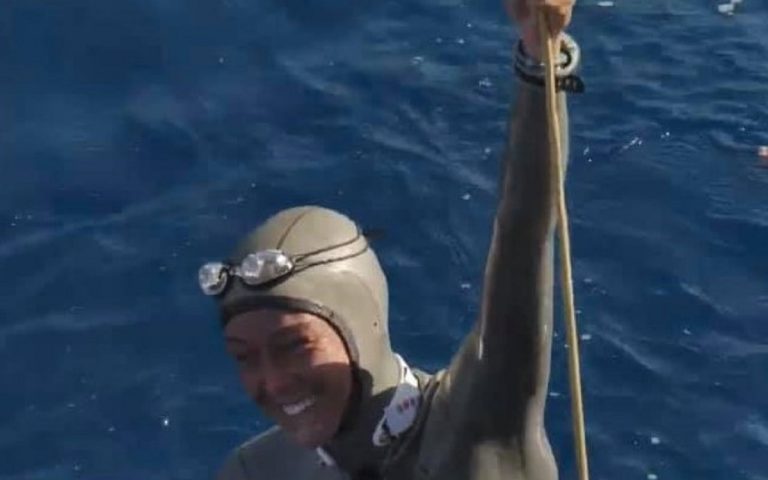 Alessia Zecchini che emerge vittoriosa
