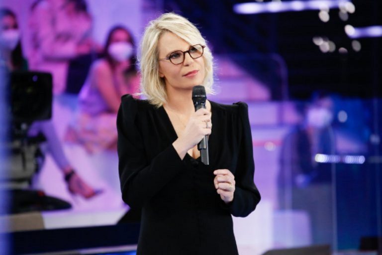 Amici, rischio squalifica per una cantante: ecco di chi si tratta