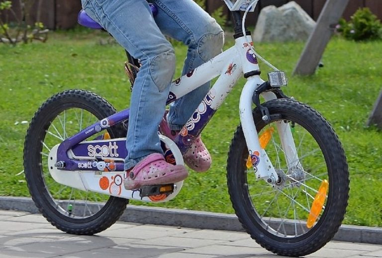 Incidente mortale per una bambina in bici