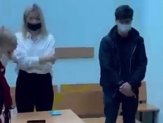 I due fermati negli uffici della polizia russa