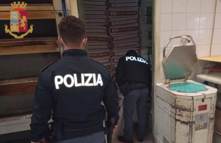 Controlli in due attività commerciali a Roma