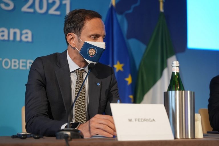 Green pass, l'allarme dei governatori: "Dal 15 si rischia il caos"
