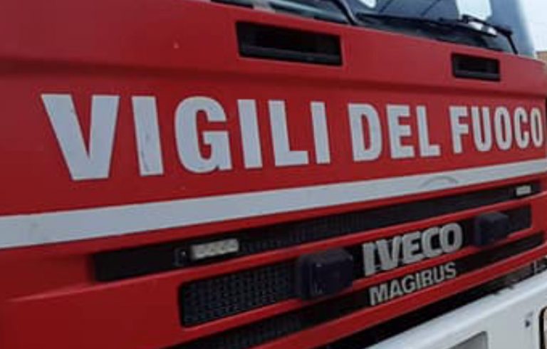Bambino salva donna anziana svenuta durante incendio nella casa di Roccabianca