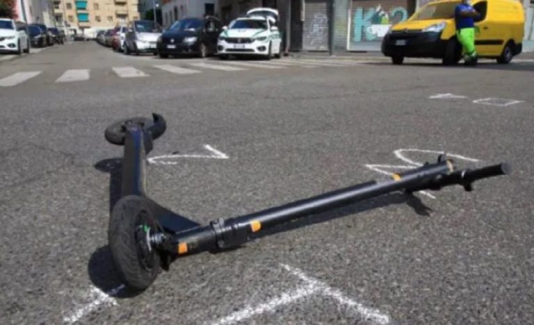 Incidente stradale a Lecce, auto contro monopattino